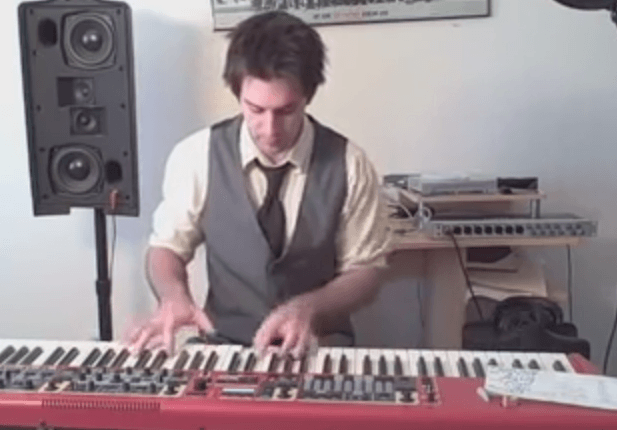 Mashup de éxitos de los ochenta al piano